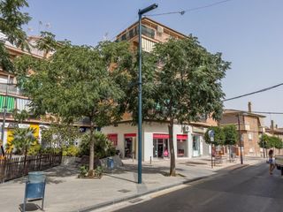 Etagenwohnung in Plaza de poniente. Piso de 3 dorm. en armilla frente al ayuntamiento y metro