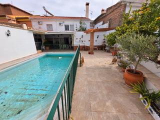 Casa  Calle larga. Exclusiva vivienda con gran parcela y piscina en ventas de huelm