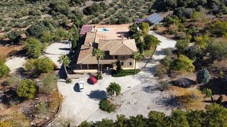 Masia a Colomera. Exclusiva finca de recreo y caza con 280 hectáreas en plena natu