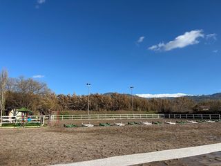 Bauernhof in La Zubia Ciudad. Exclusiva finca ecuestre con gran potencial para eventos junto a