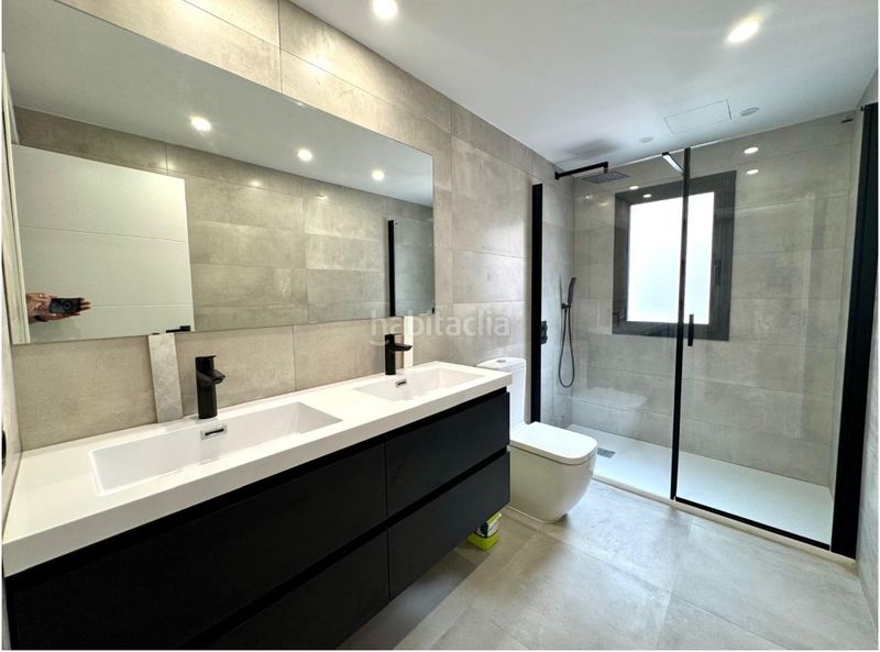 Foto 07d7d4c7-fd83-4b6c-a136-a673b3e9aff9. Casa adossada a Centrevila Vilanova i la Geltrú