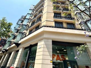 Appartement à Calle de sicília 151. Fantástico piso en finca protegida en el eixample derecho