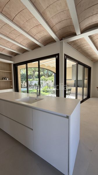 Foto c3643c2a-4dd4-4394-8b43-052a1a9a2952. Casa 225m<sup>2</sup> amb xemeneia calefacció aparcament piscina a Pals