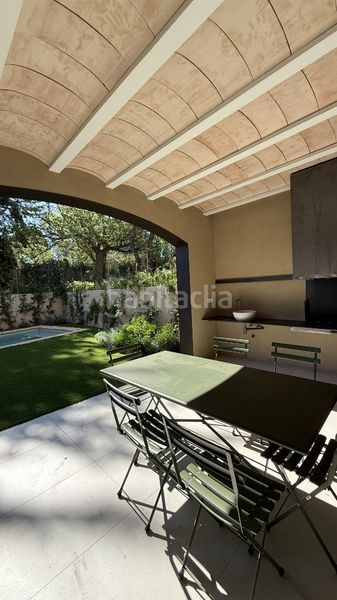 Foto f2c81021-8f4b-49b7-8577-bb4a01ea81f1. Casa 225m<sup>2</sup> amb xemeneia calefacció aparcament piscina a Pals