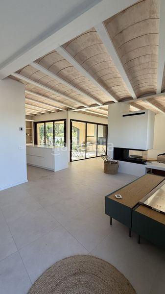 Foto feb8557f-5a71-4c6d-ad6c-43d462de9357. Casa 225m<sup>2</sup> amb xemeneia calefacció aparcament piscina a Pals