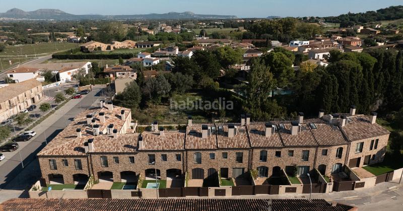Foto 3bdfd2df-ae14-4ded-a2fa-ea7acd03c7b1. Casa adossada 173m<sup>2</sup> amb xemeneia calefacció aparcament piscina a Pals