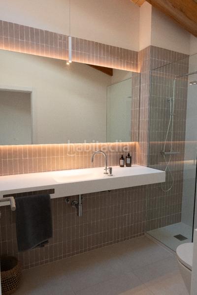 Foto 8b2e21df-fcc3-4e0d-8b4b-4553bc38aac7. Casa adossada 173m<sup>2</sup> amb xemeneia calefacció aparcament piscina a Pals