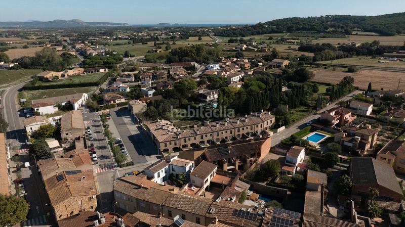 Foto 95152b59-3a32-48c4-94a1-0577e3ad83e9. Casa adossada 189m<sup>2</sup> amb calefacció aparcament piscina a Pals