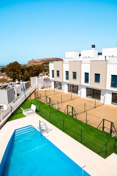 Foto 2e1dc0fc-78ab-4bde-bf03-552df7dd6a33. Casa a schiera 119m<sup>2</sup> con parcheggio piscina in Viña Málaga Torre del Mar