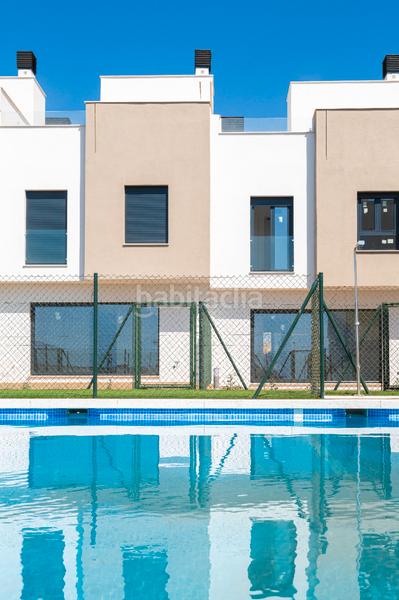 Foto 351d77b2-8030-4c63-9ff6-82b4e0dd6ab6. Casa adossada 119m<sup>2</sup> amb aparcament piscina a Viña Málaga Torre del Mar