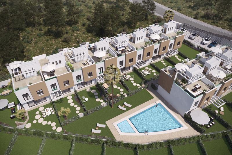 Foto 360446d8-88ec-42fc-a1d3-5a78c9fd58c7. Maison jumelée 119m<sup>2</sup> avec parking piscine dans Viña Málaga Torre del Mar