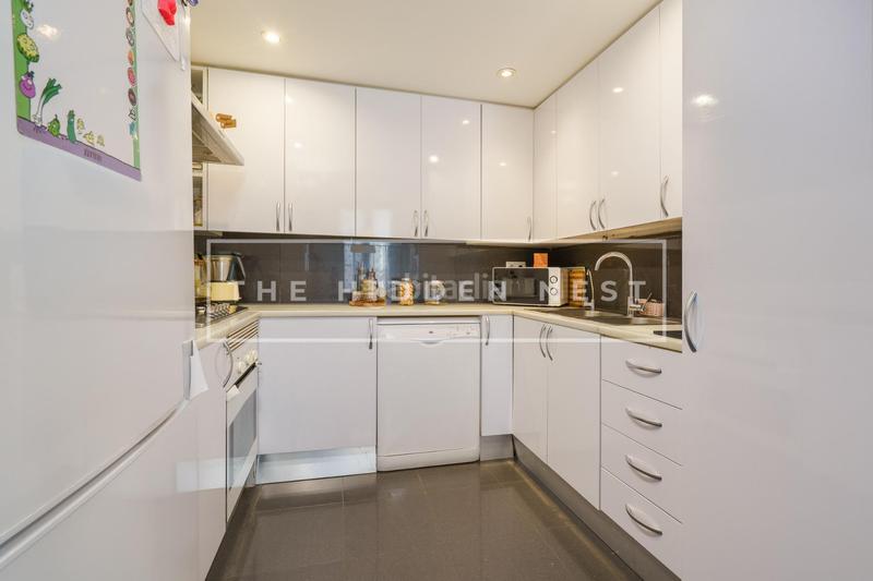 Foto 77d4556b-61cf-4549-a239-f8997b48476c. Casa adossada amb calefacció a Centre Sabadell