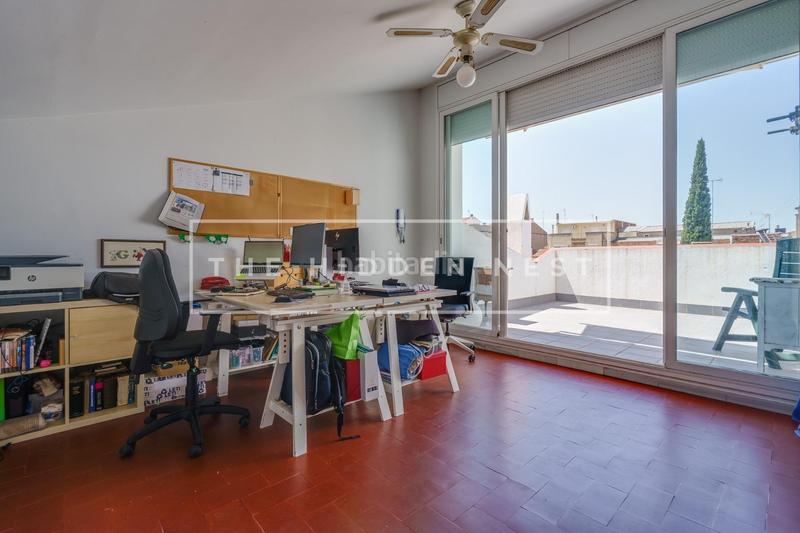 Foto 933afae1-94c9-42ca-a48d-15dfee1916ff. Casa adossada amb calefacció a Centre Sabadell