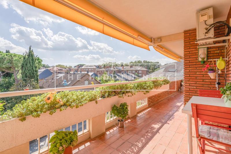Foto 4e0a50c9-8537-410f-bd9a-323434124937. Dachwohnung mit parking in Eixample Sant Cugat del Vallès