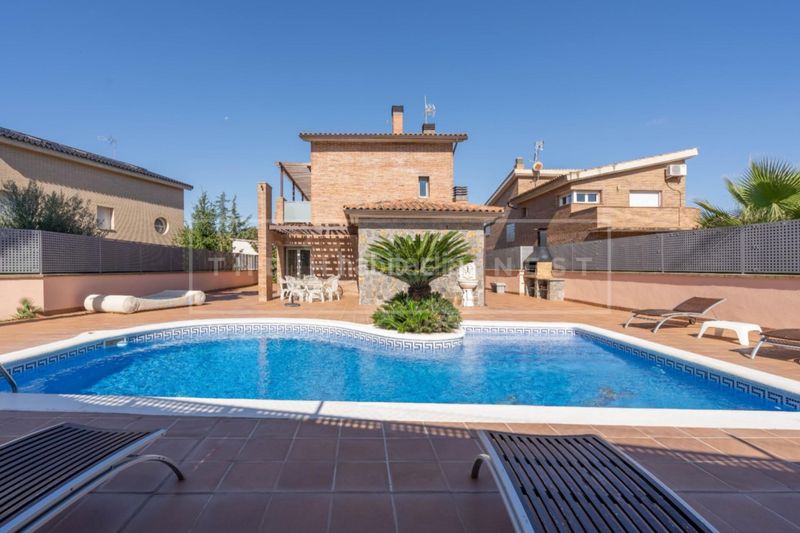 Foto 94c1205e-bd52-4587-9f0d-6c994d57aef2. Casa amb calefacció aparcament piscina a Viladecavalls