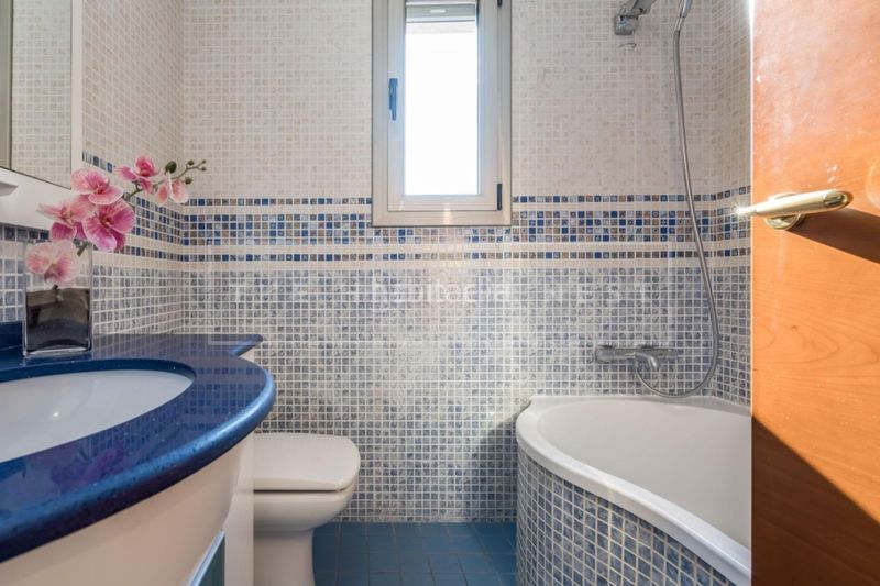 Foto b198bab3-d00d-4a98-832a-e220b24842eb. Casa amb calefacció aparcament piscina a Viladecavalls