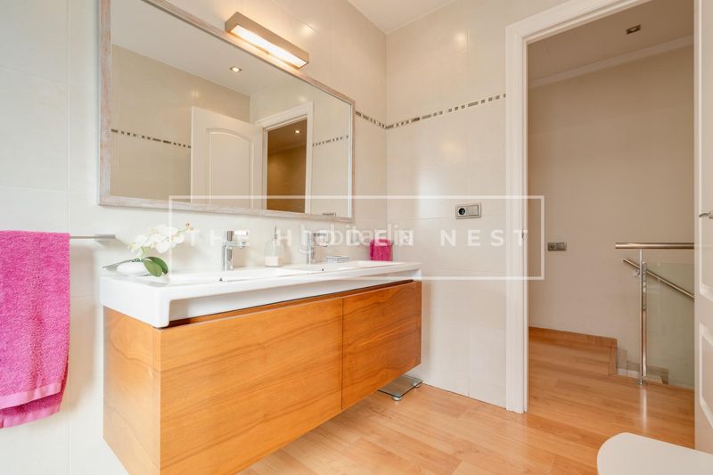 Foto bd0ba764-3217-4726-b825-b32f5c7416b3. Casa amb calefacció aparcament a Creu de Barberà Sabadell