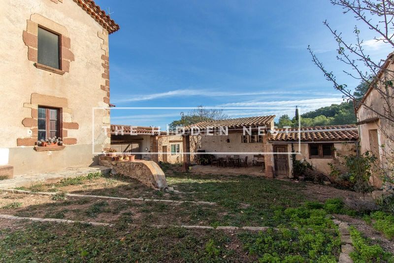 Foto 60559c29-7597-499c-bd6e-82ab177cc920. Masia a Gelida