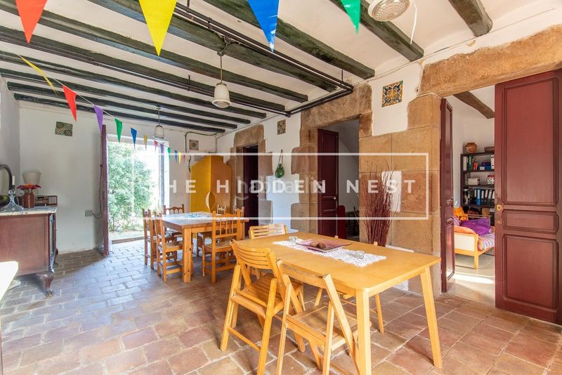 Foto b0944f3d-7eac-43a8-805e-bea2066bda2a. Masia a Gelida