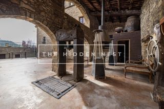Country house in Talamanca. Masía con encanto, con 54 hectáreas y plantación de encinas truf