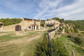 Masia a Talamanca. Masía con encanto, con 54 hectáreas y plantación de encinas truf