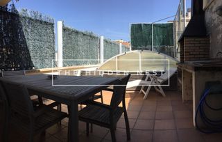 Casa a Ca n'Aurell. Amplia casa con 6 habitaciones, terraza con piscina y garaje, en