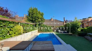 Miete Reihenhaus in Matadepera. Casa adosada esquinera con piscina y jardín privado en matadeper