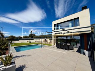 Casa en Els Grecs-Mas Oliva. Casa independiente en palausaverdera, alt empordà
