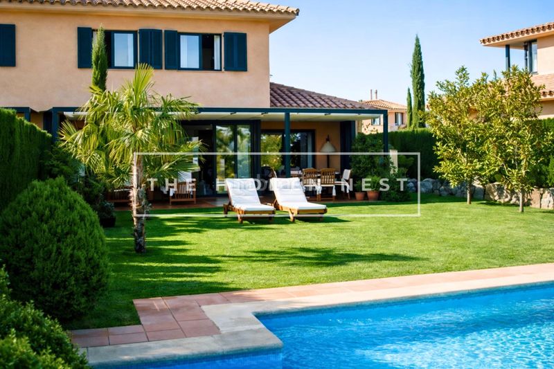 Foto 9aa2f630-e249-44db-bfda-779351363b70. Casa amb calefacció aparcament piscina a Navata