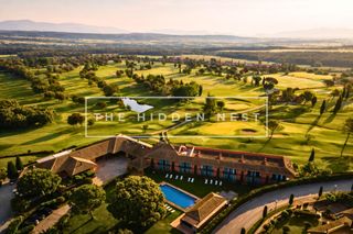 Maison à Navata. Chalet pareado en torremirona golf club, navata