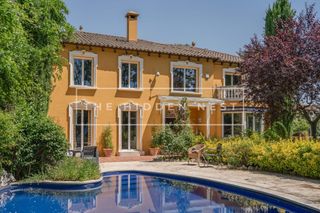 Casa a Valldoreix. Una residencia con alma florentina en valldoreix, sant cugat del