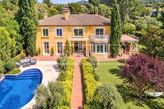 Casa en Valldoreix. Una residencia con alma florentina en valldoreix, sant cugat del