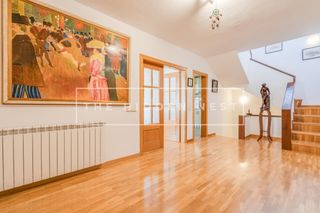Chalet en Can Font-Ca n'Avellaneda. Espaciosa y cómoda casa, perfecta para familias grandes, en cast