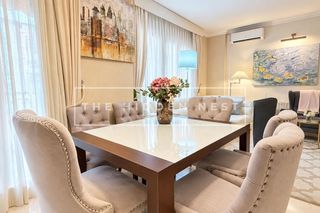 Appartement à Centre. Amplio piso de 140 m2 con 4 habitaciones, gran balcón y 2 plazas