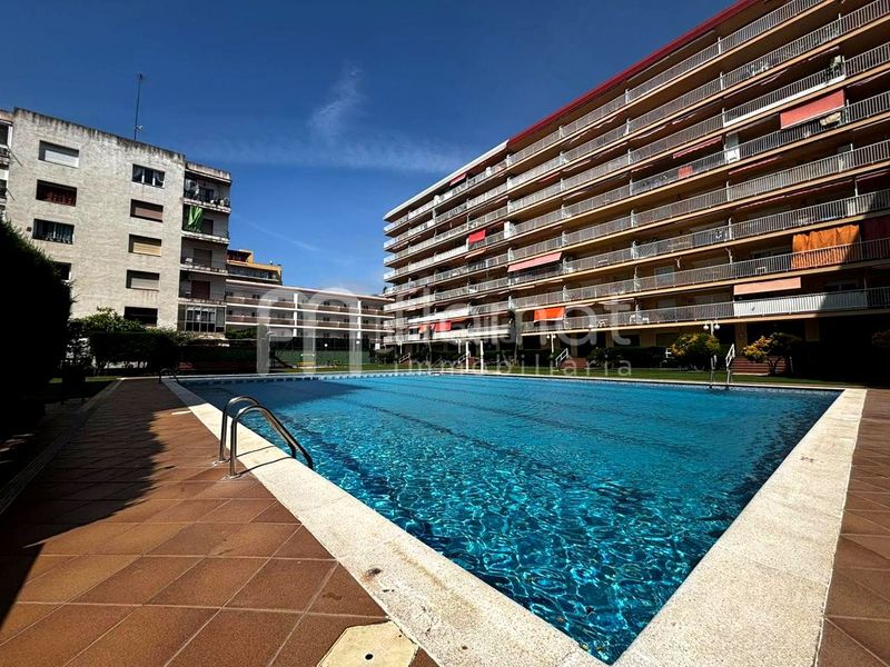 Foto 5588a4fc-7cb1-453e-a3e2-d94b076aec2d. Rent flat with pool in Malgrat de Mar