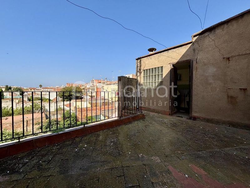 Foto f6f6c99f-9184-4131-be4a-7e541c4b6e4f. Edificio in Malgrat de Mar