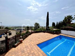 Maison à Santa Susanna. Casa con piscina y vista a mar en santa susanna