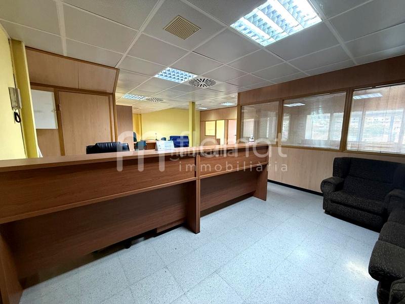 Foto cd220ce6-8984-4755-9b8d-57c2a518f3a4. Alquiler local comercial se alquila local en Centre Pineda de Mar