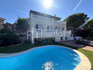 Maison à Calella. Chalet de 4 vientos en venta