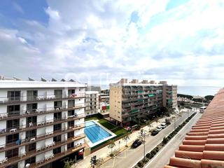 Appartement à Malgrat de Mar. Ático en venta con vistas al mar, piscina