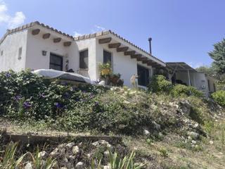 Haus in Benifato. Finca con 2 casas