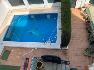 Xalet a Calle pedro antonio de alarcón 32. ¡tu casa, con piscina y a un paso de la parada del metro!