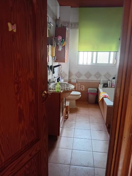 Foto c63b867e-a6dc-47c9-9ca1-7c263e57cb3b. Casa a schiera in calle nuestra señora del rosario 2 in Láchar