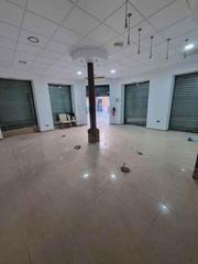 Business premise in Calle Azacayas 1