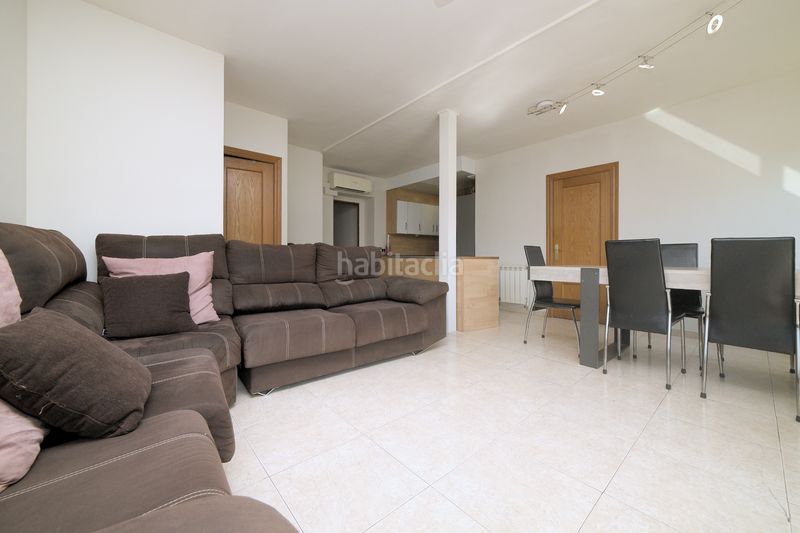 Foto 4852bb0f-7aed-4a5a-95db-64190eaf183e. Casa adossada amb xemeneia calefacció aparcament a Terrassa