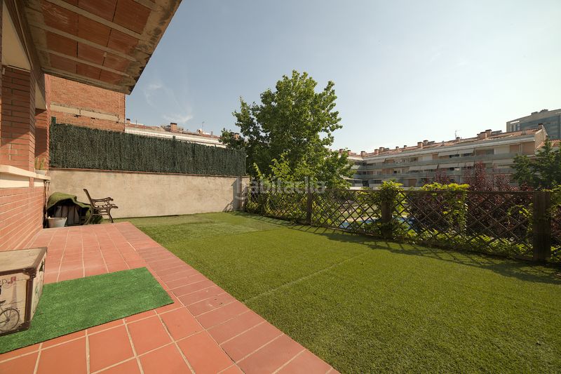 Foto 4f097816-6440-4a32-9941-d738cc79e44b. Casa adossada amb xemeneia calefacció aparcament a Terrassa