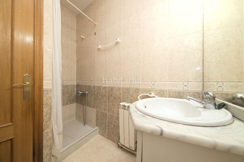 Foto a1e3f6e2-20a0-4423-82e4-d0d0b334dd64. Casa adossada amb xemeneia calefacció aparcament a Terrassa