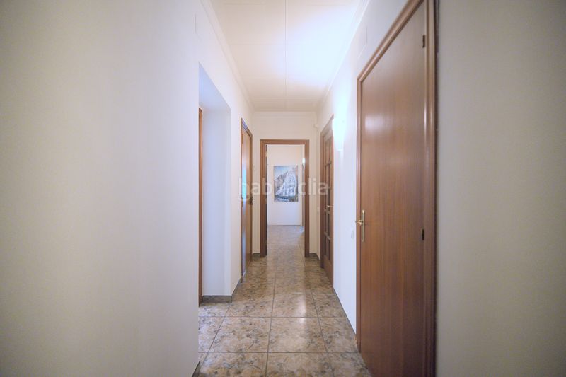 Foto d7de85bb-da1c-4d44-8d3c-1b49a248ce3b. Casa adossada amb xemeneia calefacció aparcament a Terrassa