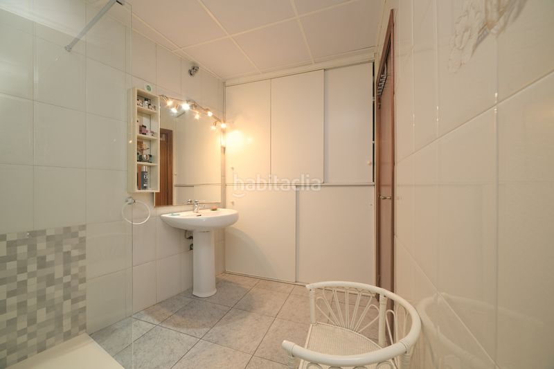 Foto dbc7108f-d724-4216-bb4b-4593126a0a67. Casa adossada amb xemeneia calefacció aparcament a Terrassa