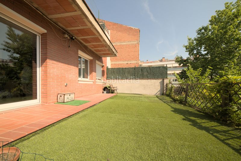 Foto ddb85cfb-b878-427f-9cf4-9263d0db85f6. Casa adossada amb xemeneia calefacció aparcament a Terrassa
